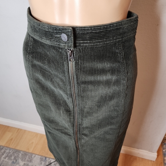 Aritzia Wilfred Free Green Corduroy Pencil Skirt Front Zip Size 2 - Picture 5 of 15